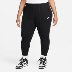 Nike Women's Sportswear Club Fleece Mid-Rise Jogger, Plus Size